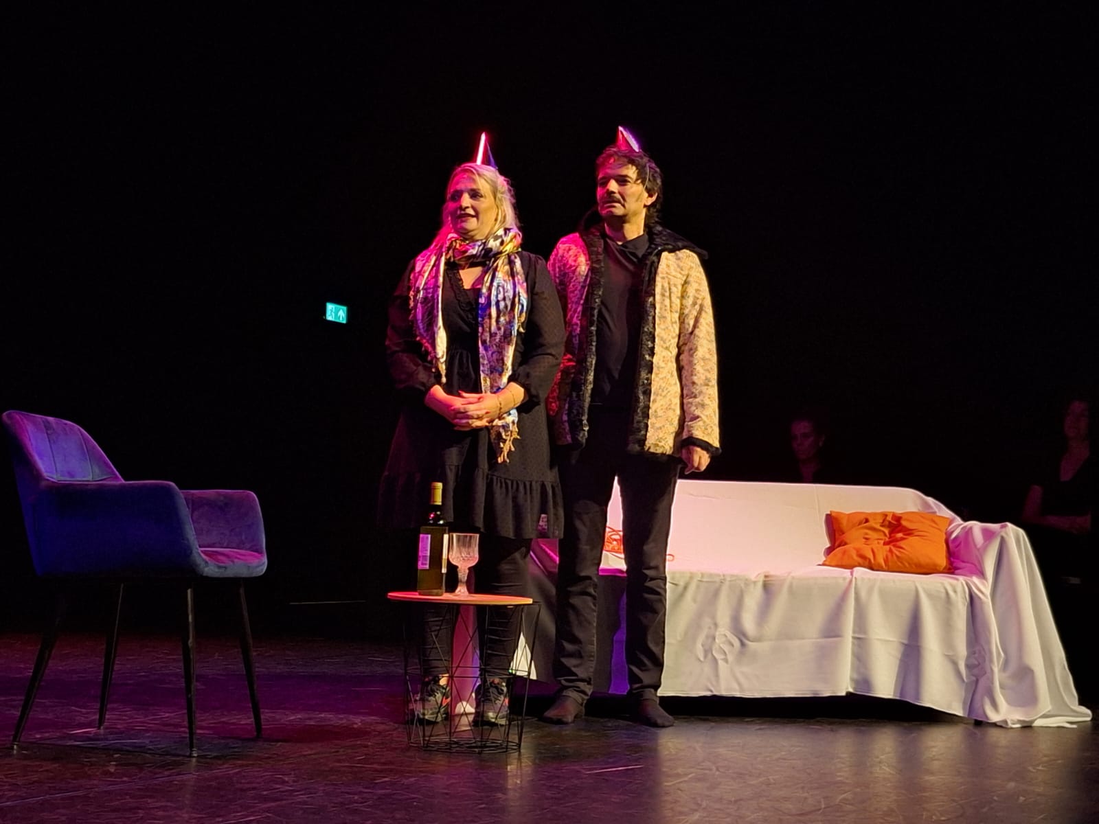 2 mensen met hoedjes Theatergroep pit speelt 10 oktober 2025