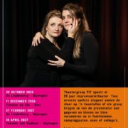 Achterkant flyer Theatergroep PIT met de speeldata van seizoen 2026-2027